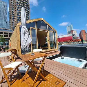 https://wikkelboat-nr5-at-floating-rotterdam-rijnhaven.utrechthotels.net